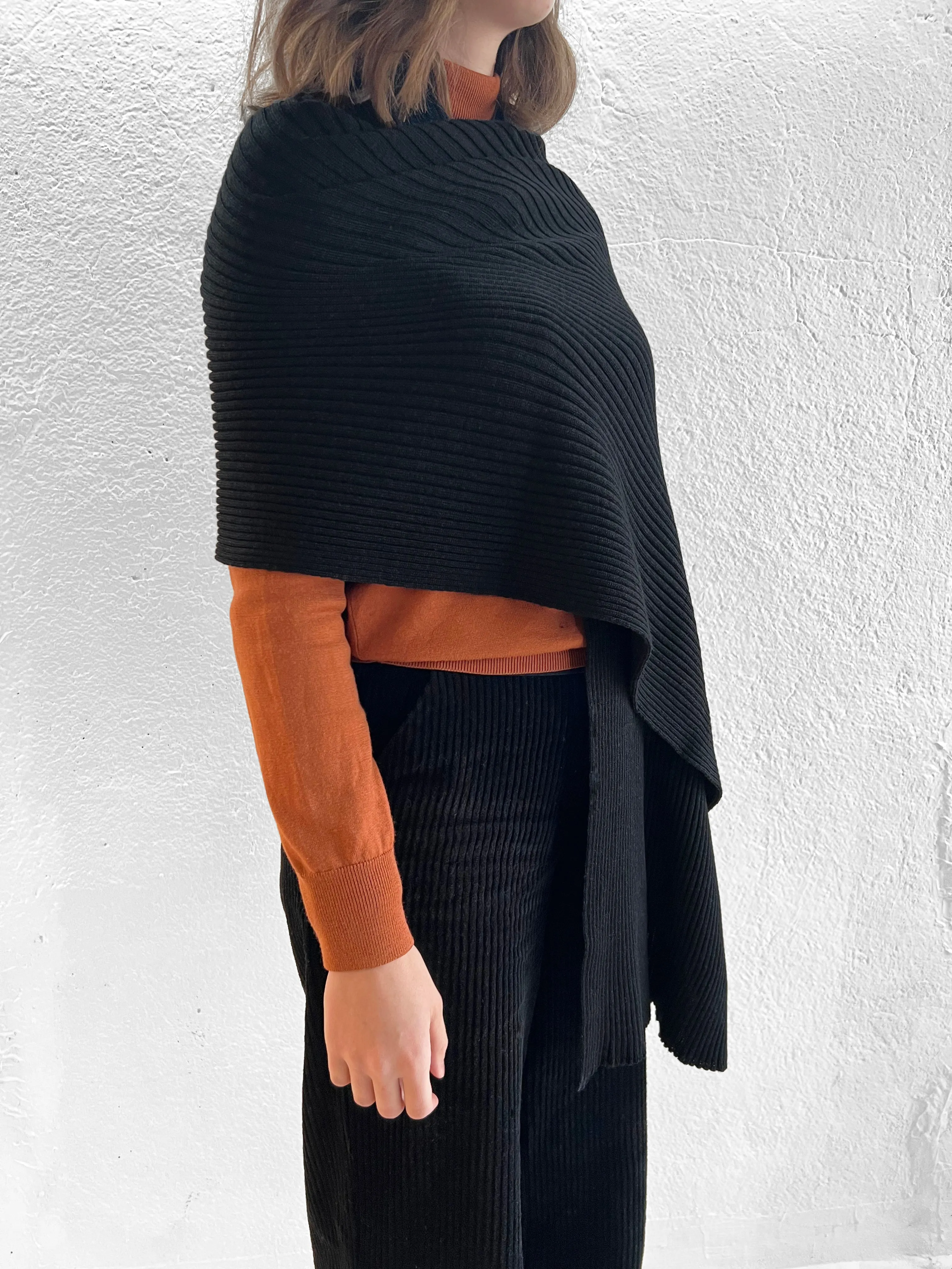 Pleated Merino Wool Scarf XL in Black color